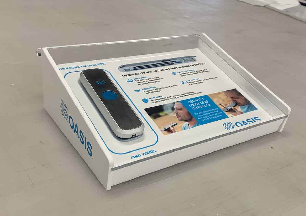 Countertop locking display case with graphic