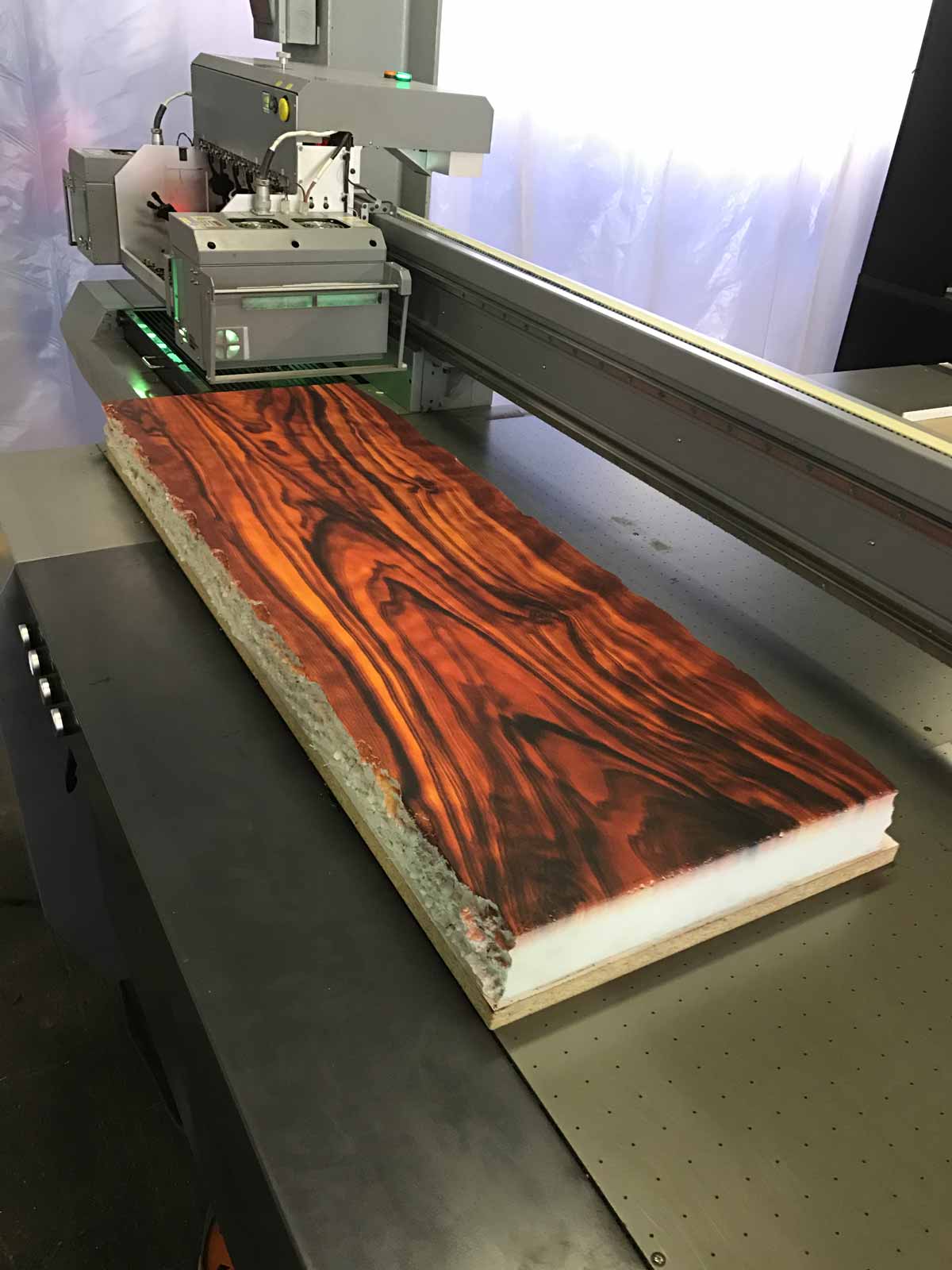 Flatbed print to concrete and wood