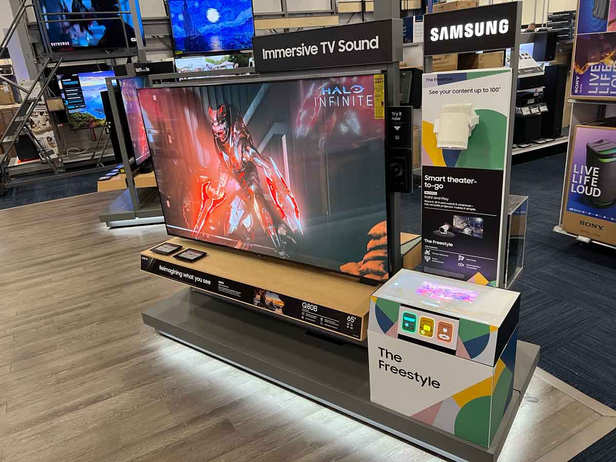Retail display showcase in store